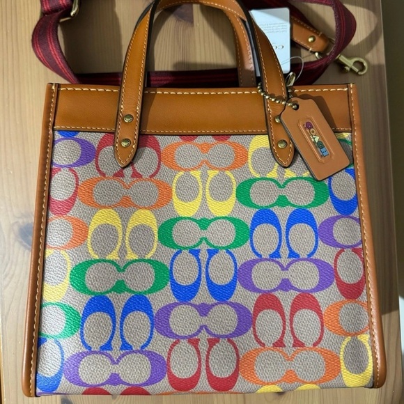 🌴EUC - Coach Rainbow Signature Tote. Only used 2 times! In perfect condtion!! - Picture 3 of 7